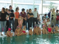 Úszóversenyen a sződligeti babauszoda